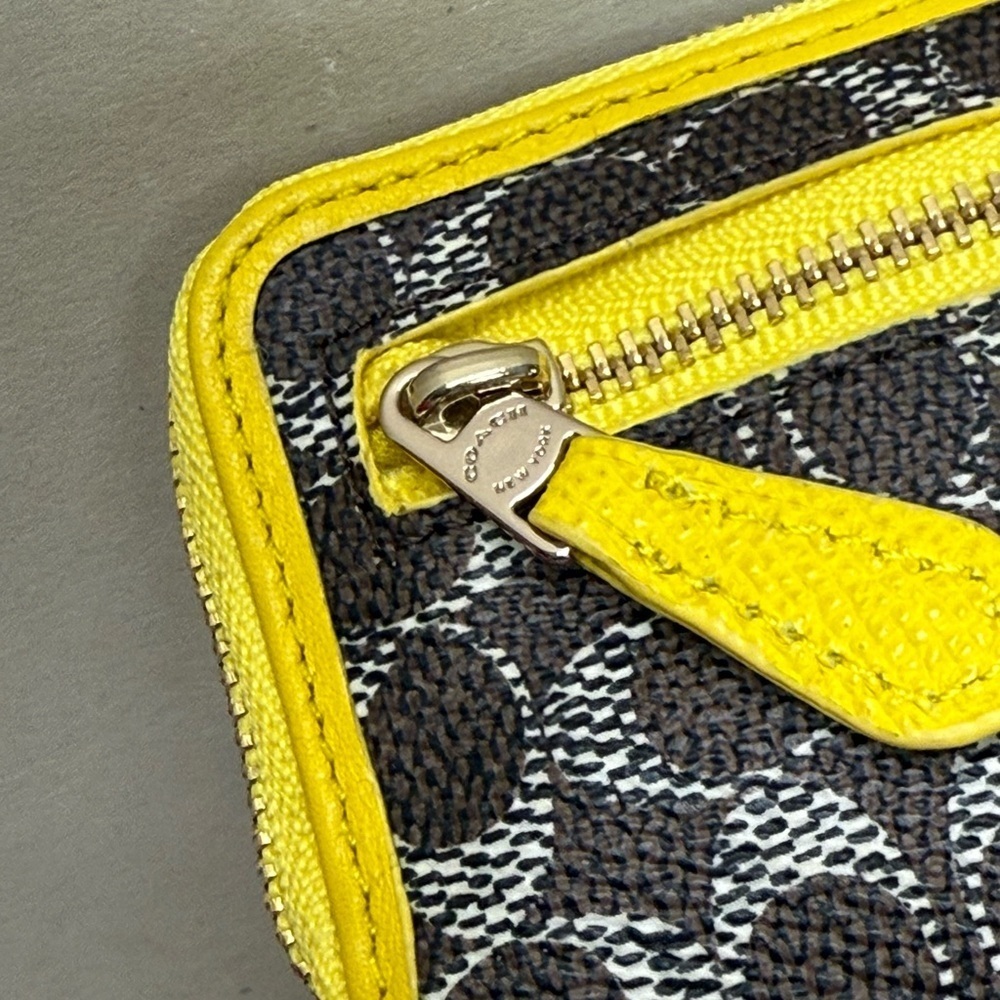 (new+tag) Coach signature monogram zippy wristlet wallet - fits iPhone Pro Max - Picture 9 of 10